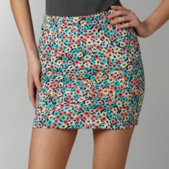 BCBGeneration Floral Print Mini Skirt Medium - Picture 1 of 9